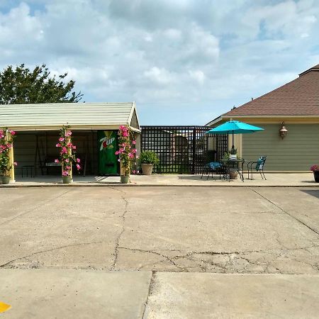 Southern Comfort Suites Mayfield Bagian luar foto